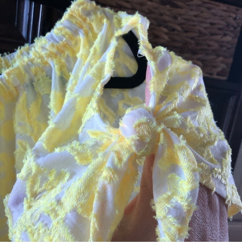 Zac & Rachel Yellow floral textured blouse in size S - Picture 3 of 8